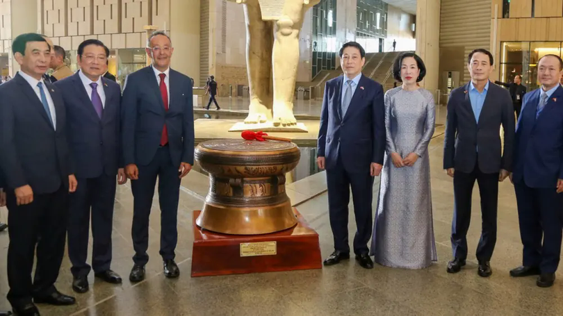 Chủ tịch nước và Phu nhân thăm Đại Bảo tàng Ai Cập