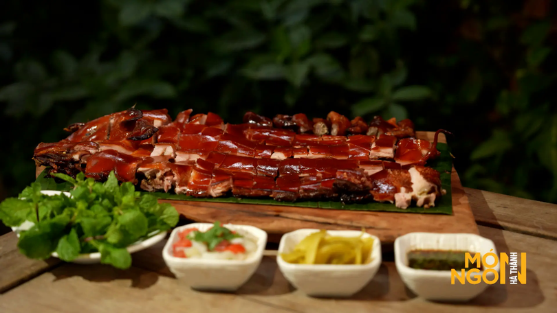 Lợn tộc quay giòn bì | Món ngon ở Hà Thành | 07/08/2025