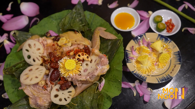 Gà hấp lá sen