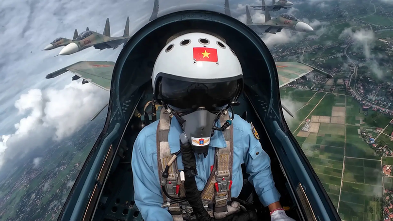 Su-30MK2 đầy uy lực xuất kích chuẩn bị ngày đại lễ