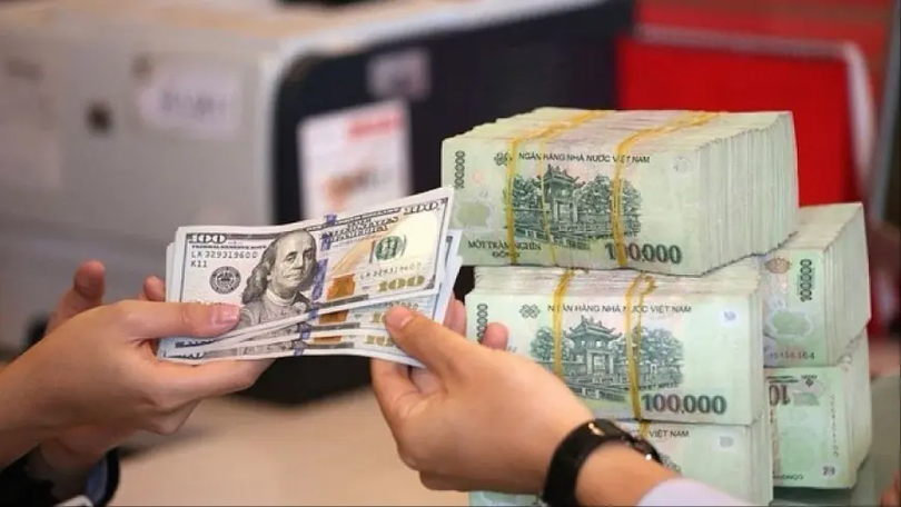 Tỷ giá USD trên thị trường tự do tăng mạnh