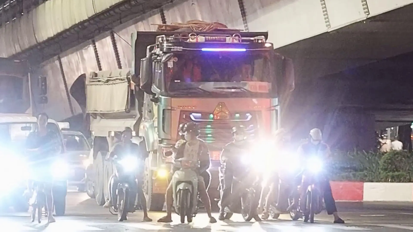 Hà Nội kiểm soát xe tải chạy đêm gây mất an toàn
