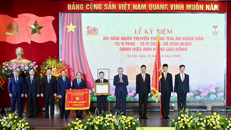 Toà án nhân dân đón nhận danh hiệu Anh hùng lao động