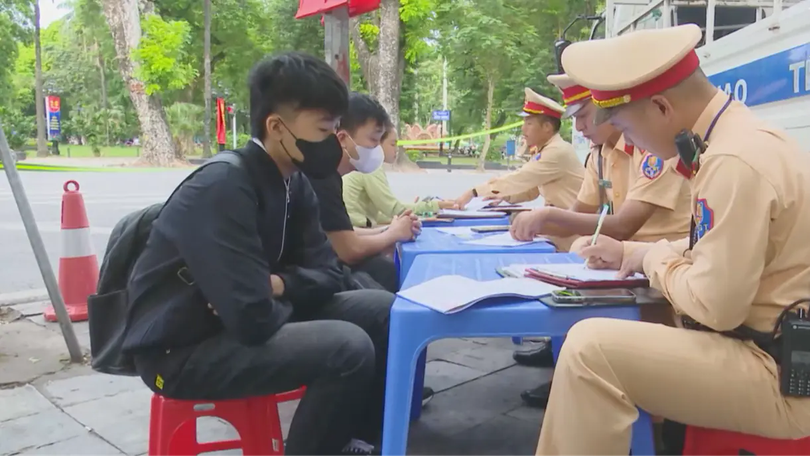 CSGT Hà Nội xử lý nghiêm học sinh vi phạm giao thông