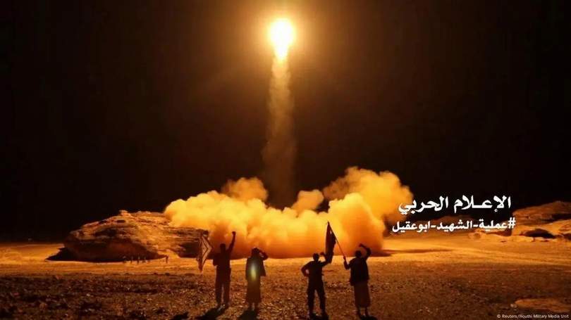 Houthi tấn công Israel bằng tên lửa siêu vượt âm