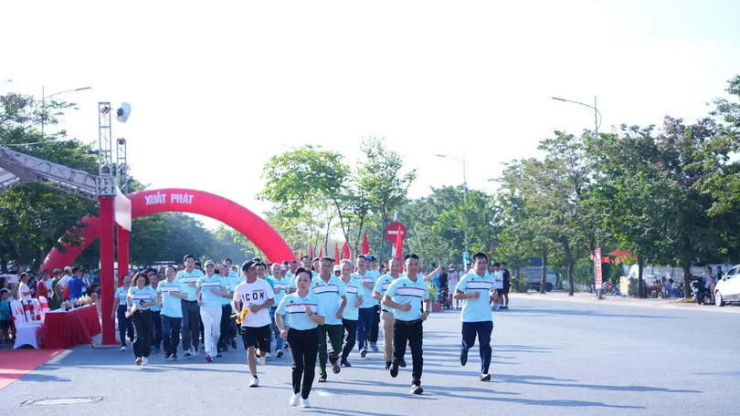 Hơn 300 VĐV tham gia chung kết Giải chạy Báo Hànộimới