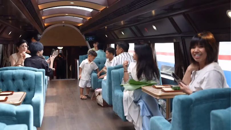 Chuyến tàu 'Hà Nội 5 Cửa ô' hút khách du lịch