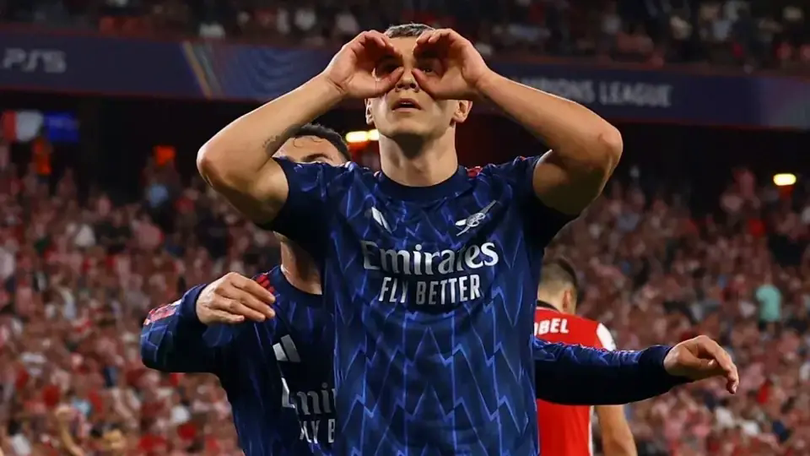 Arsenal đi vào lịch sử Champions League