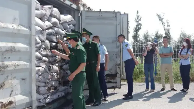 Phát hiện gần 30 tấn phế liệu kim loại không rõ nguồn gốc