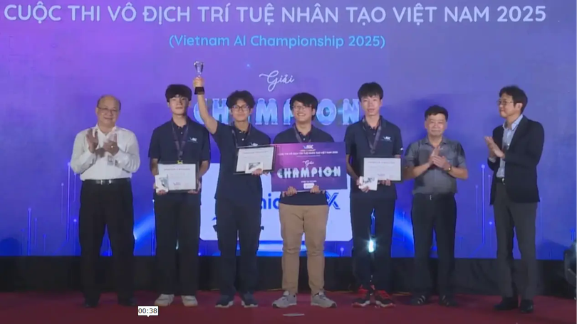 Học sinh Hà Nội thắng Trí tuệ nhân tạo Việt Nam 2025