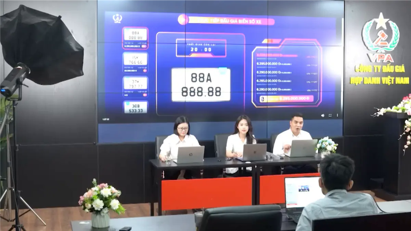 Nhiều biển số ngũ quý xuất hiện trong phiên đấu giá 8