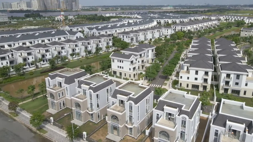 Nguồn cung tăng, tồn kho lớn - vì sao giá nhà không giảm?