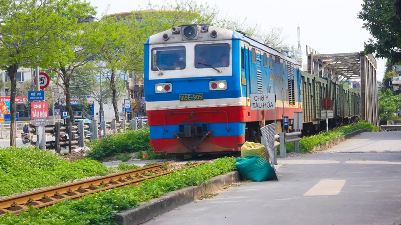 Tái diễn tình trạng vi phạm an toàn hành lang đường sắt