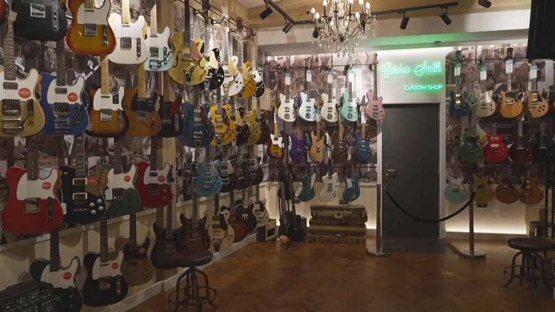 Cửa hàng guitar Regent Sounds mở cửa trở lại