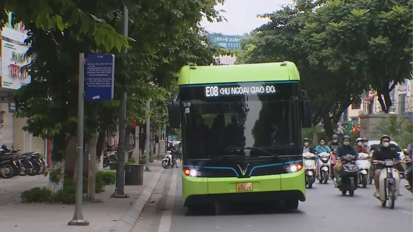 Hà Nội nâng hỗ trợ lãi vay tư buýt điện lên 70%