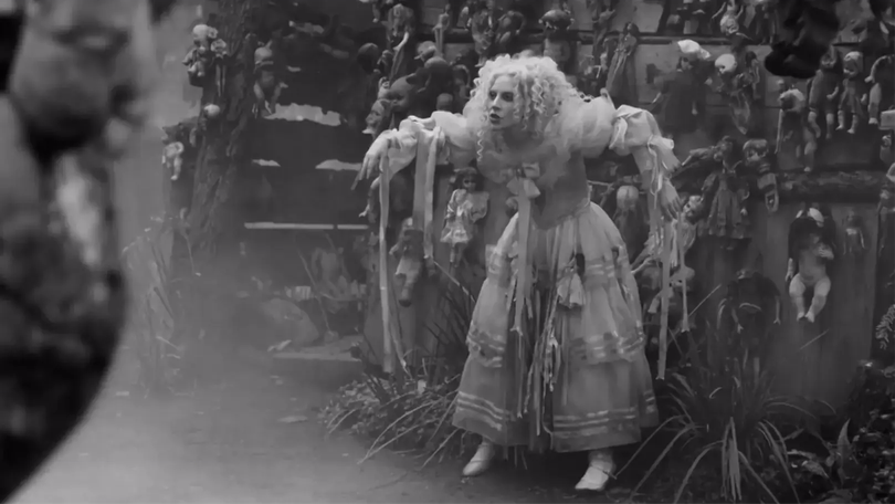 Lady Gaga bắt tay Tim Burton, tạo bão Wednesday 2