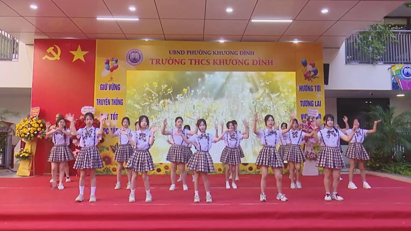 Học sinh Thủ đô hân hoan, phấn khởi vào năm học mới