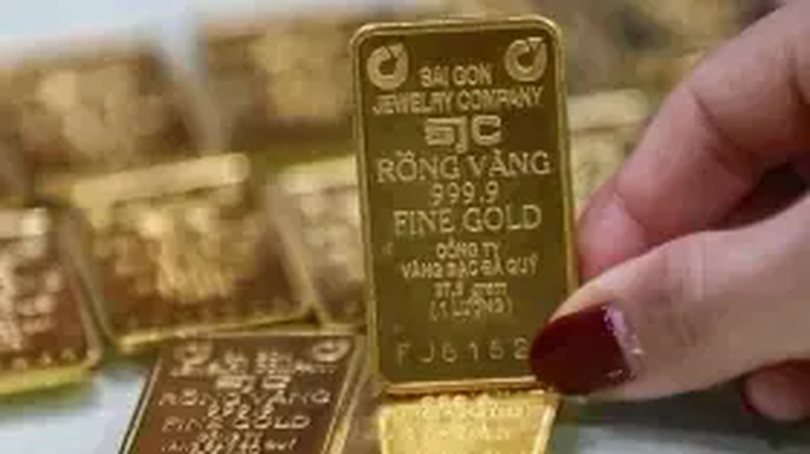 Đổ xô mua vàng khi giá vượt 134 triệu đồng/lượng