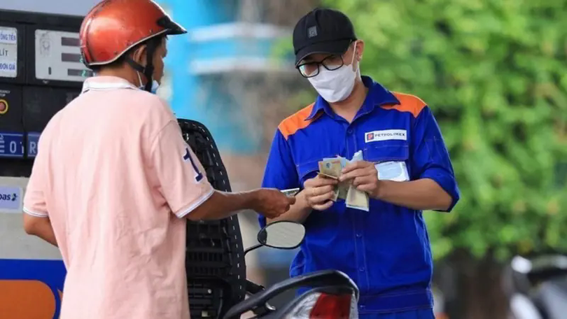 Phó Thủ tướng chỉ đạo điều hành giá điện, xăng dầu