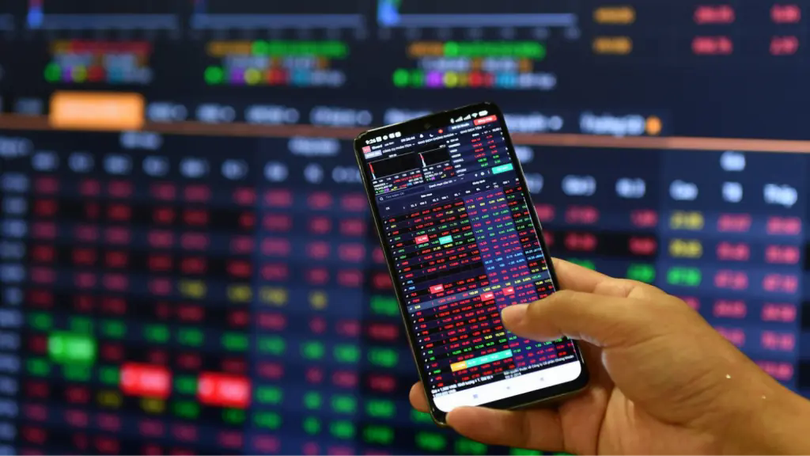 Chứng khoán 5/9: VN-Index giảm sâu sau khi vượt 1.700 điểm