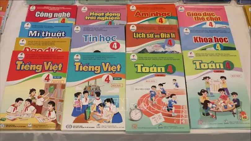 Bộ Chính trị yêu cầu thống nhất một bộ sách giáo khoa