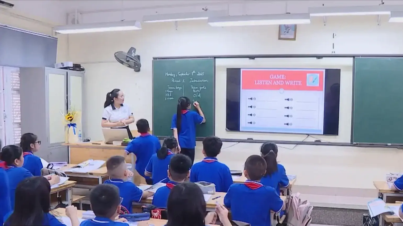 Hà Nội khai giảng năm học mới với những giờ học sôi nổi