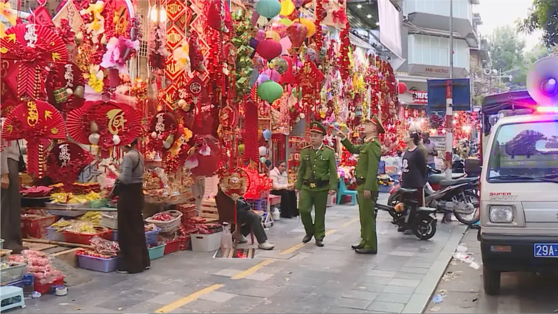 Hà Nội xử lý nghiêm hành vi lấn chiếm lòng lề đường