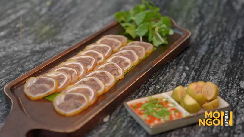 Tai heo cuộn bắp bò