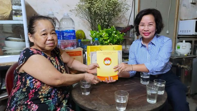 Hà Nội trích hơn 5,4 tỷ đồng quà Tết tặng hộ cận nghèo