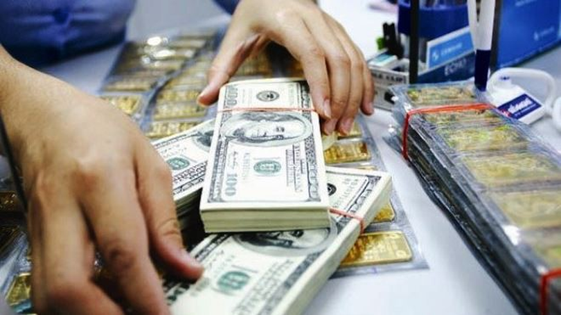 Mua bán ‘trao tay’ ngoại tệ, vàng không phép sẽ bị phạt