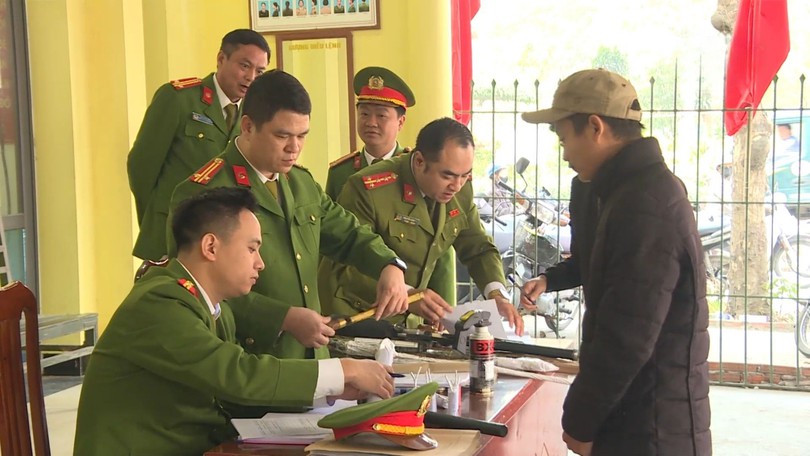 Công an Hà Nội vận động, thu hồi hơn 210 khẩu súng