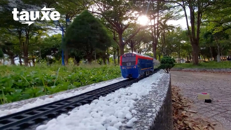 Mô hình tàu hỏa sống động dưới bàn tay nhóm bạn trẻ Việt | Bản tin Tàu và Xe | 02/01/2026