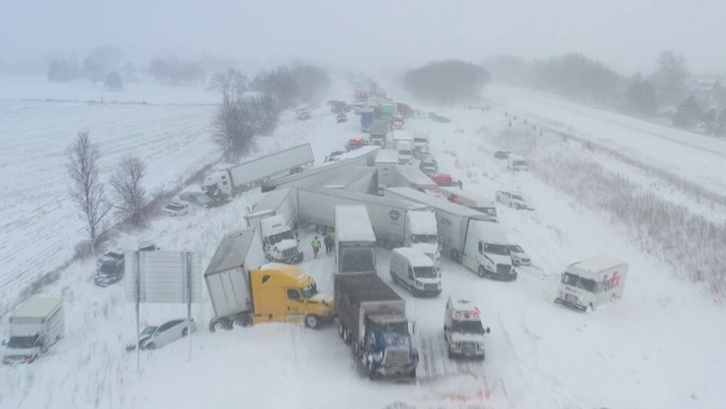 Bão tuyết gây tai nạn liên hoàn ở bang Michigan, Mỹ
