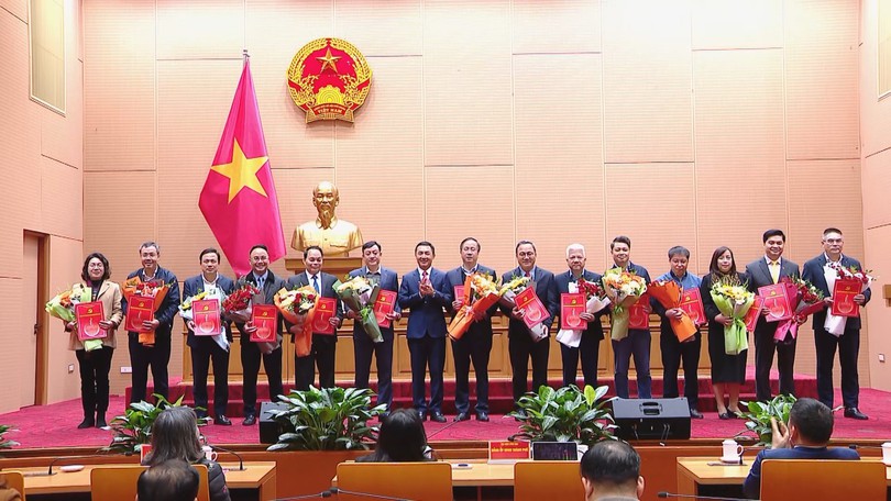 Đảng ủy UBND thành phố Hà Nội chuyển 26 tổ chức Đảng về xã, phường