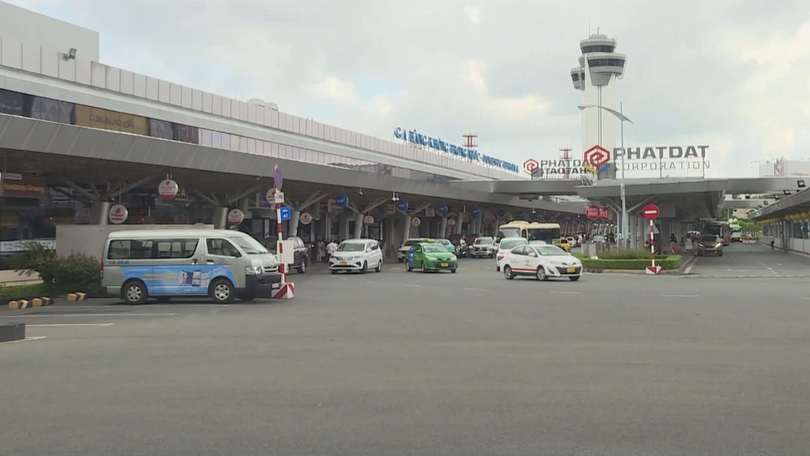 Giá vé tàu Tết, máy bay tăng cao kỷ lục