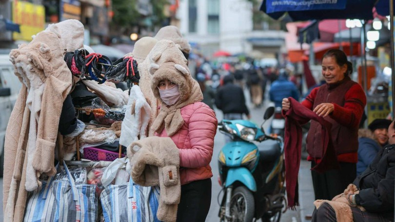 Người dân Hà Nội ứng phó đợt rét sâu nhất ngay đầu năm