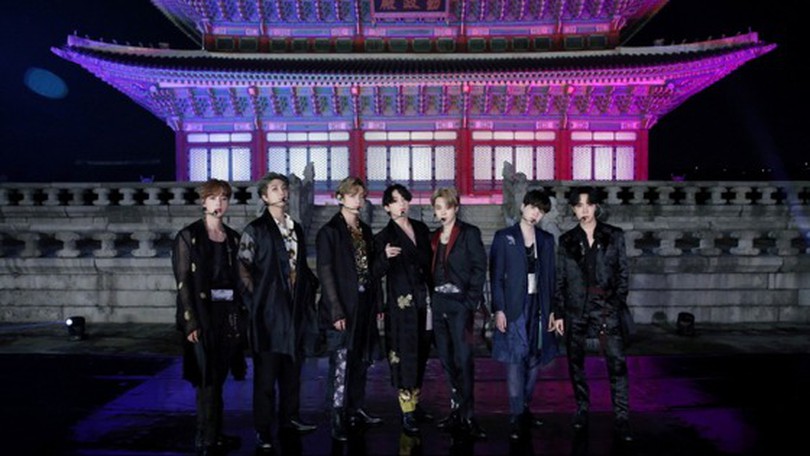 BTS đi vào lịch sử khi biểu diễn tại Quảng trường Gwanghwamun