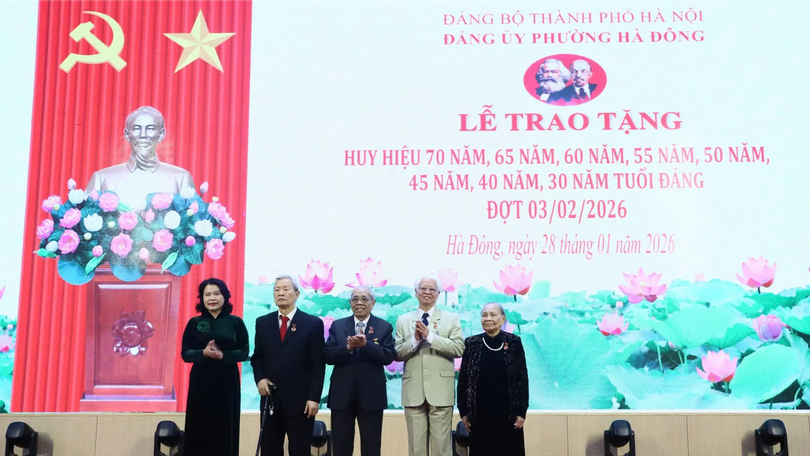 306 đảng viên phường Hà Đông vinh dự nhận Huy hiệu Đảng
