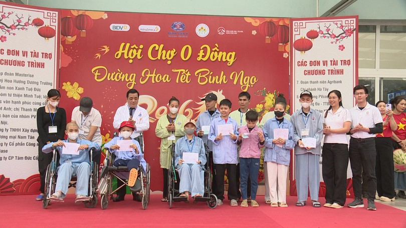 'Chợ Tết 0 đồng' cho bệnh nhân ung thư nghèo