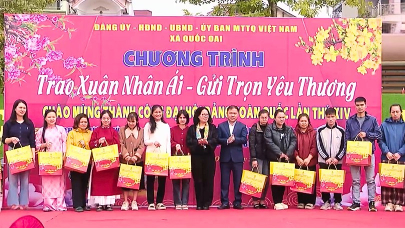Trao ‘Xuân nhân ái - Gắn kết cộng đồng’ tại Quốc Oai