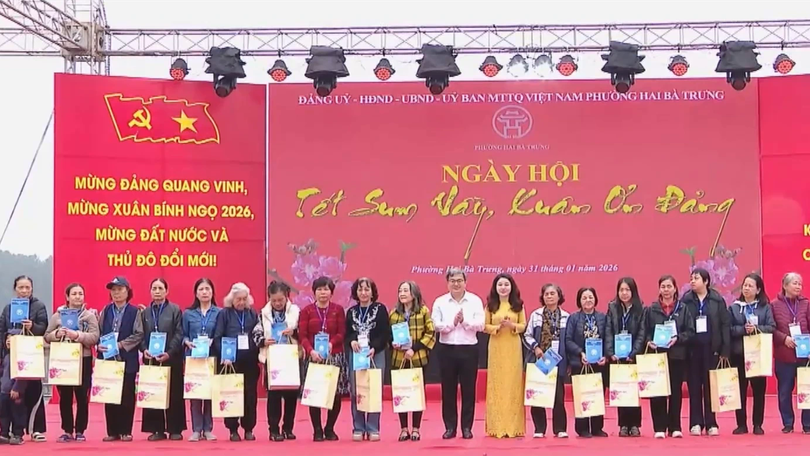 Phường Hai Bà Trưng trao gần 7.000 suất quà Tết