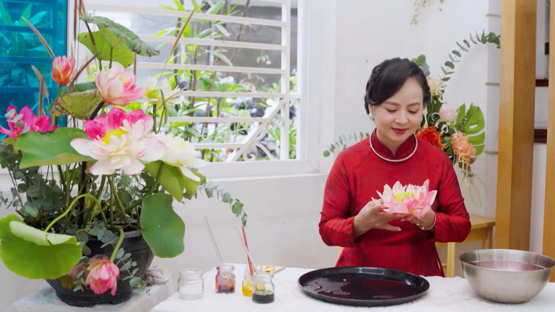 Người phụ nữ Hà Nội với nghệ thuật tỉa hoa đu đủ | Người Hà Nội | 30/12/2025