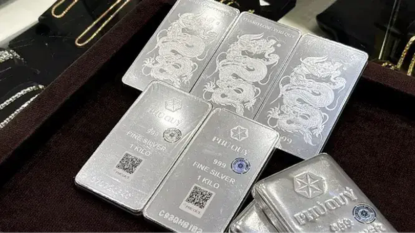 Giá bạc giảm mạnh 6,5 triệu đồng/kg sau một tuần