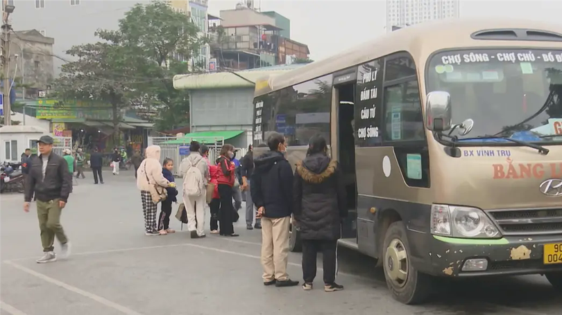 Nhiều người về Thủ đô sớm trong kỳ nghỉ Tết Dương lịch
