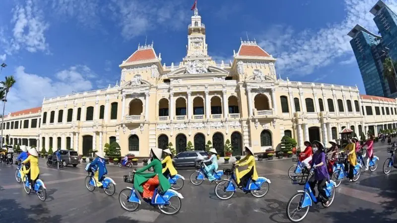 Du lịch khởi đầu năm mới sôi động