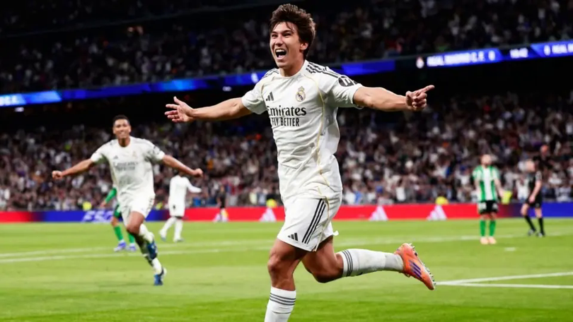 Gonzalo Garcia lập hat trick trong ngày thay thế Mbappe