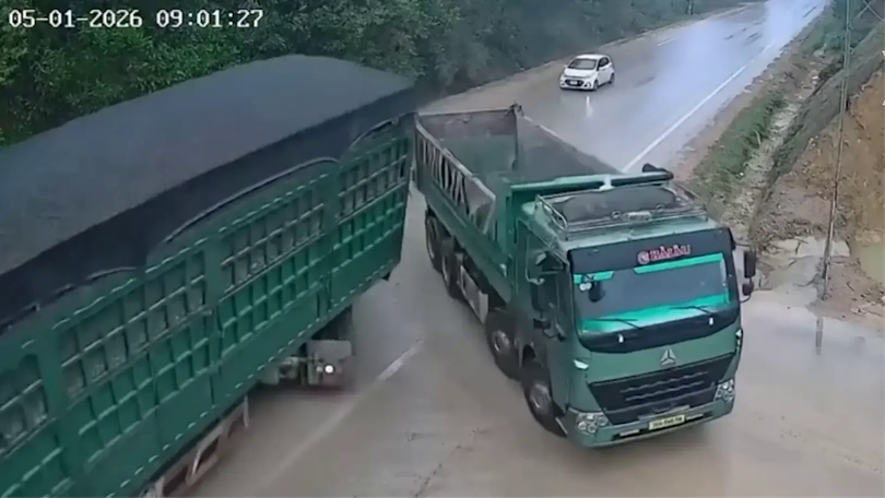 Xe tải chuyển làn ẩu gây tai nạn liên hoàn