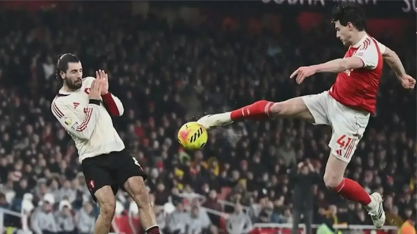 Arsenal gia tăng khoảng cách với Man City