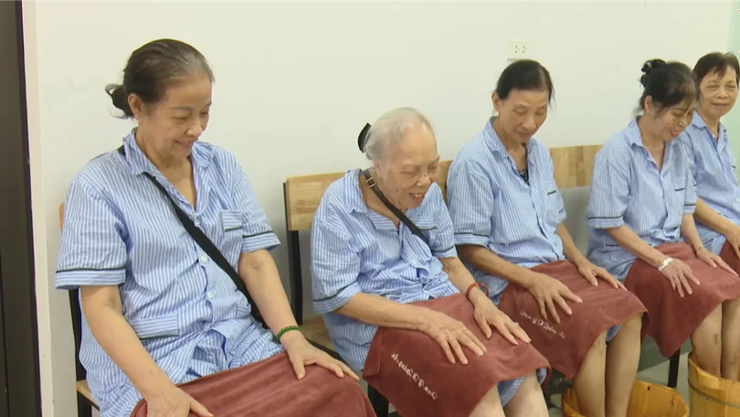 Hà Nội đưa dịch vụ chăm sóc đến gần người cao tuổi