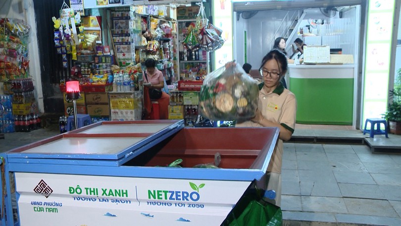 Thu gom rác bằng túi tiêu chuẩn: Người dân còn bỡ ngỡ